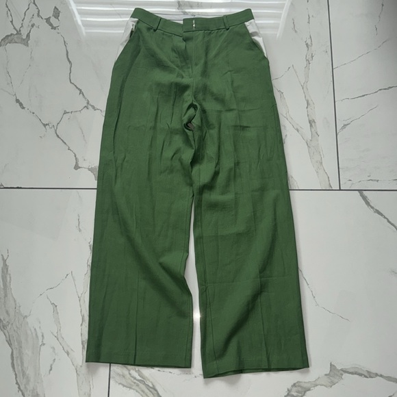 Green set from SOURCE UNKNOWN . Size medium never been worn - Picture 5 of 9